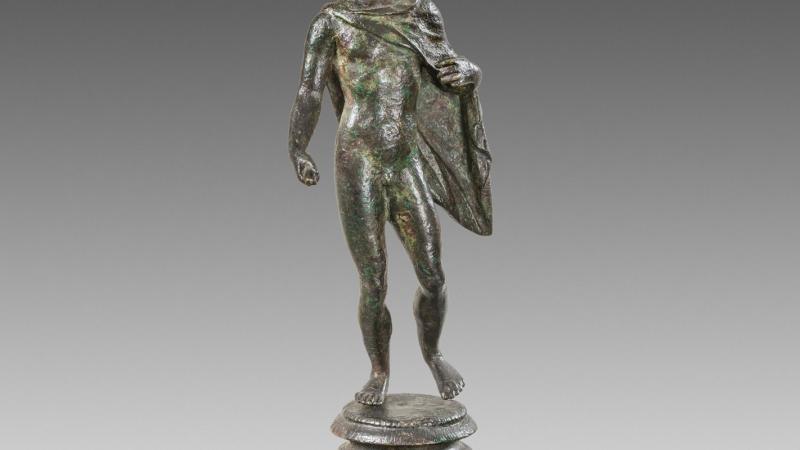 Statuette de jeune homme (Mercure ou Apollon ?) Art romain, fin du Ier s. av. J.-C. – IIe s. apr. J.-C. Bronze, H : 16.2 cm - 19.5 cm (avec socle)