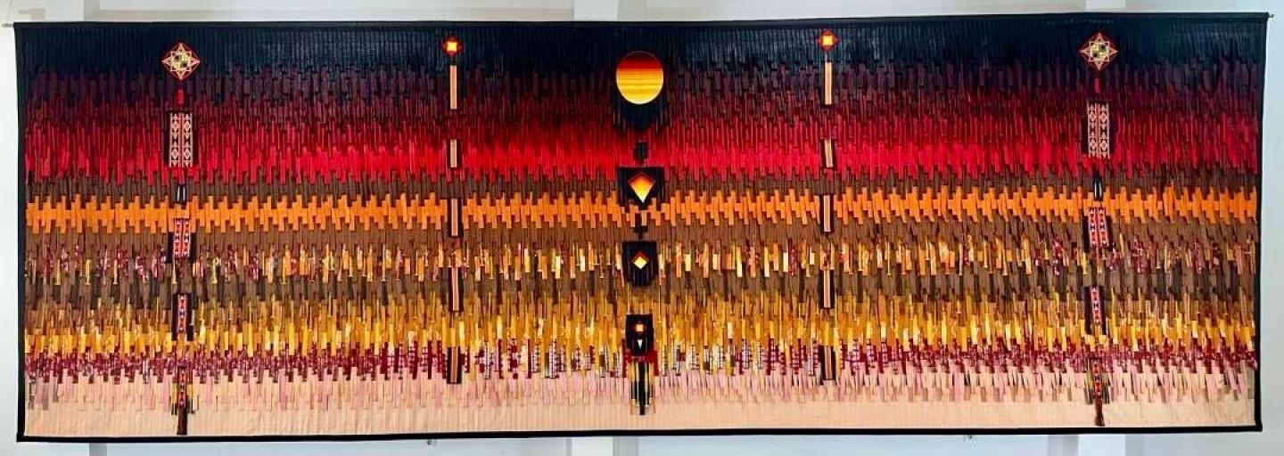 Source de lumière (Soleil) Motif d’Arabie sur Fond Ocre, 2024, 900cm x 301cm