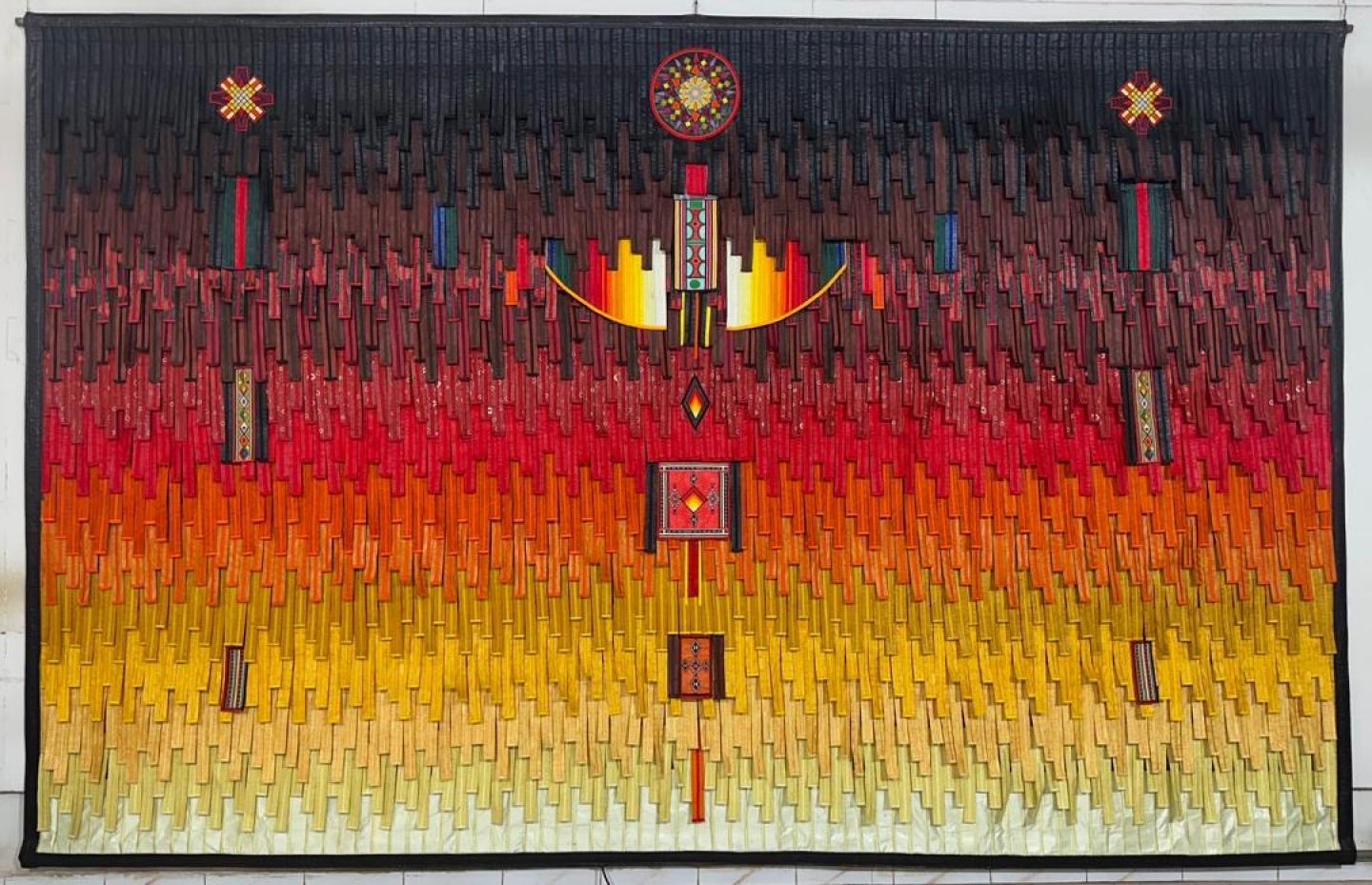 Source de lumière en aile d’oiseau - motifs du Maghreb et du Sahel, textile, 404 cm X 260 cm,  2025