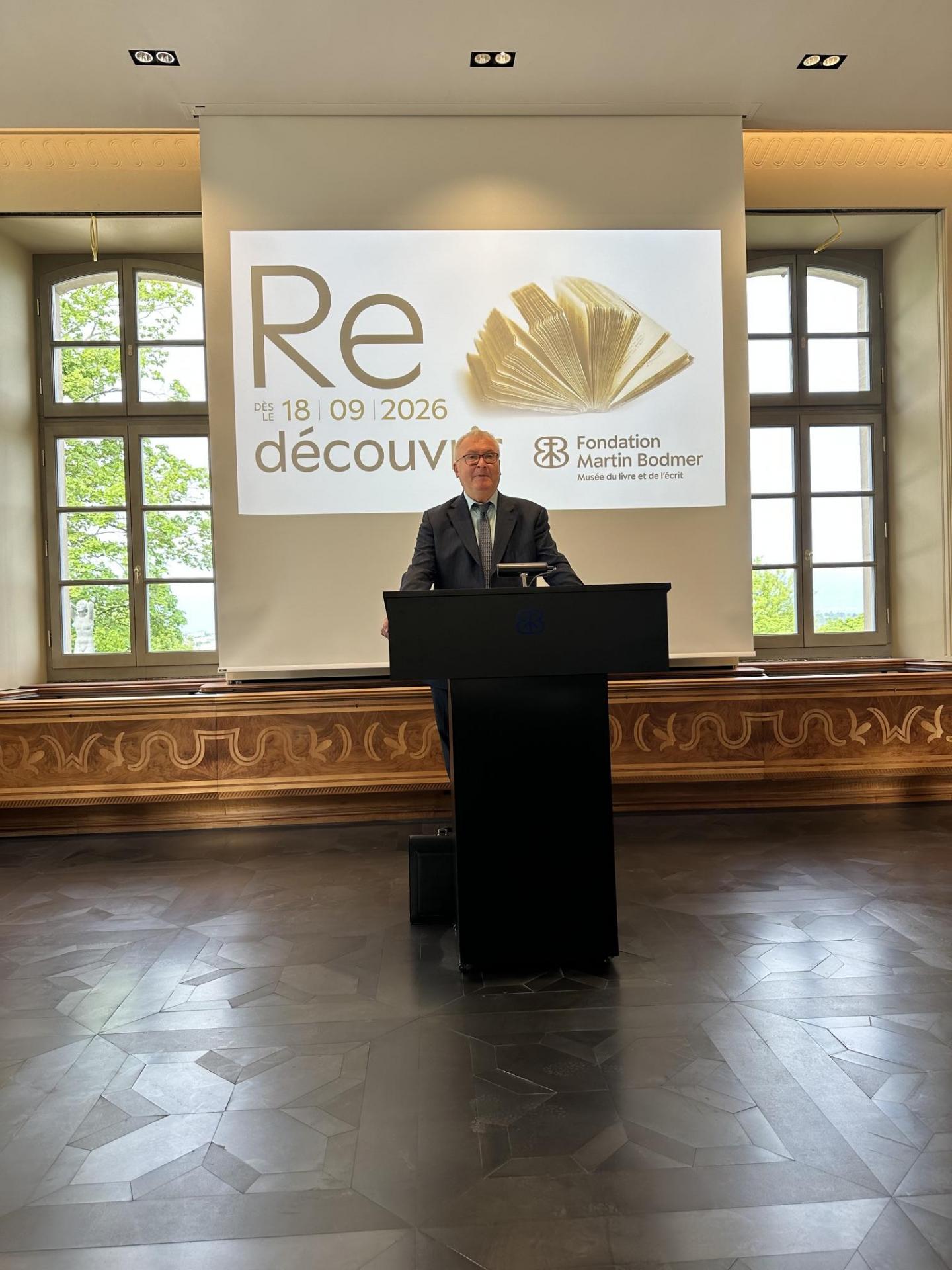 Jacques Bechtold lors de la conférence de presse dans la salle historique avec le nouveau sol métallique