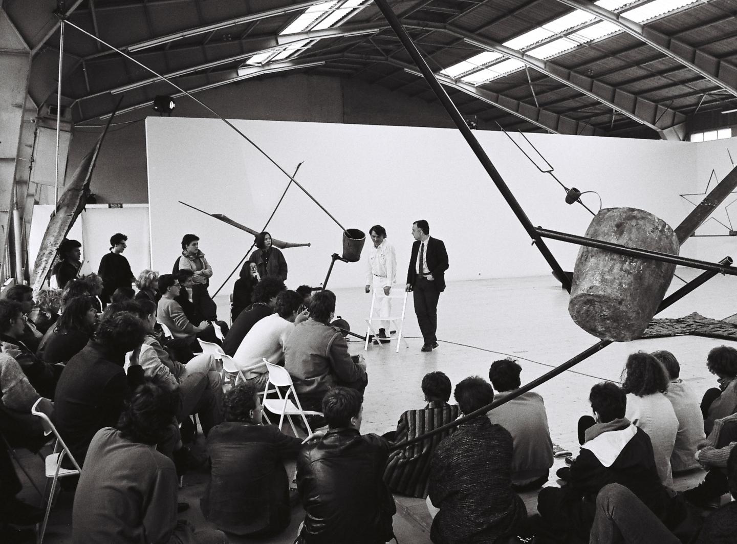 1986_CAC-Palais des Exposition, Genève, Gilberto Zorio présenté par Denys Zacharopoulos ©Egon von Fürstenberg