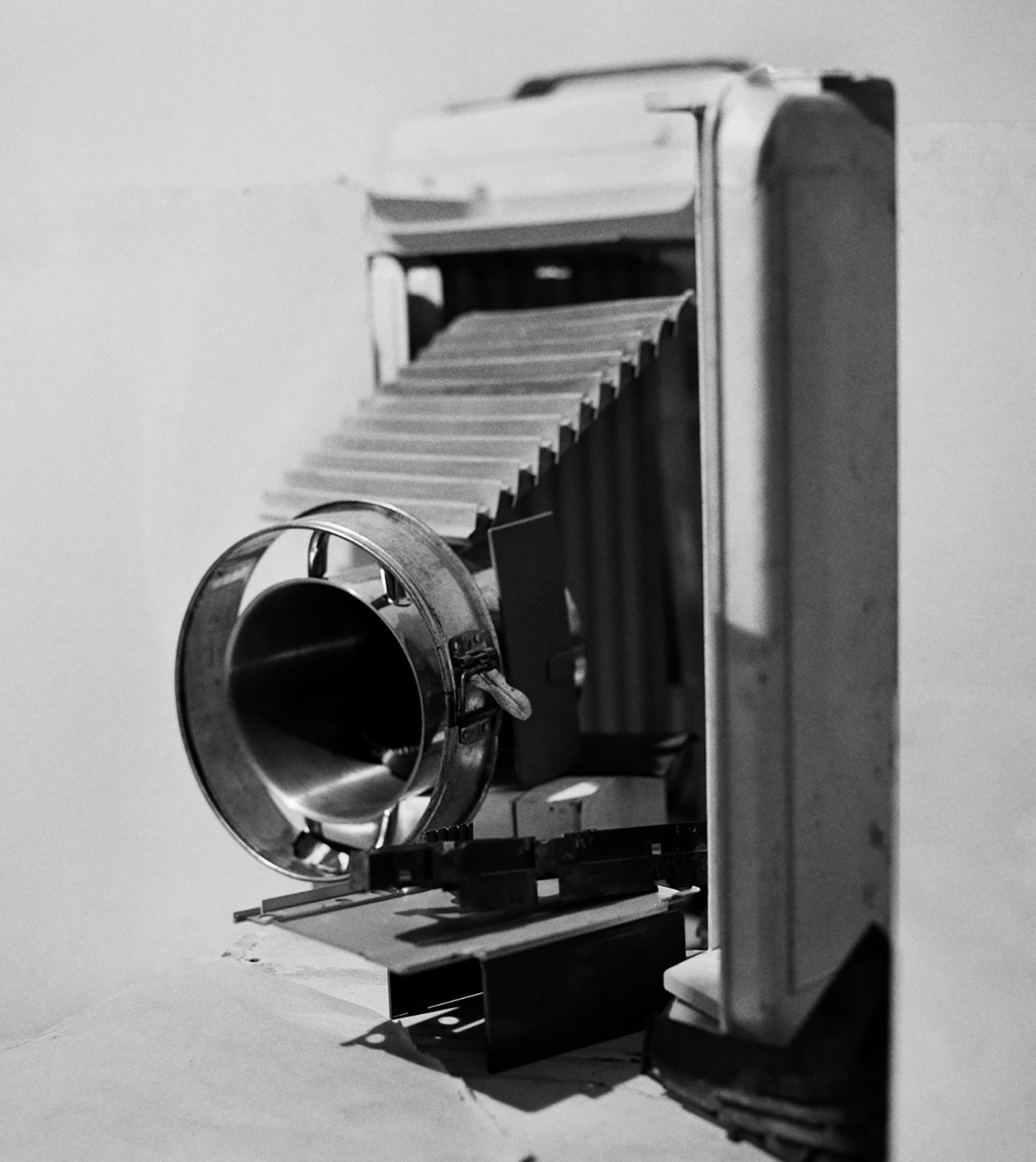 Camera VIII , (2003-2006), tirage argentique, 48 x 46 cm. Ed. 5 + 2 EA. ©Bernard Voïta. Courtoisie de l’artiste et de la Galerie Laurence Bernard, Genève. 