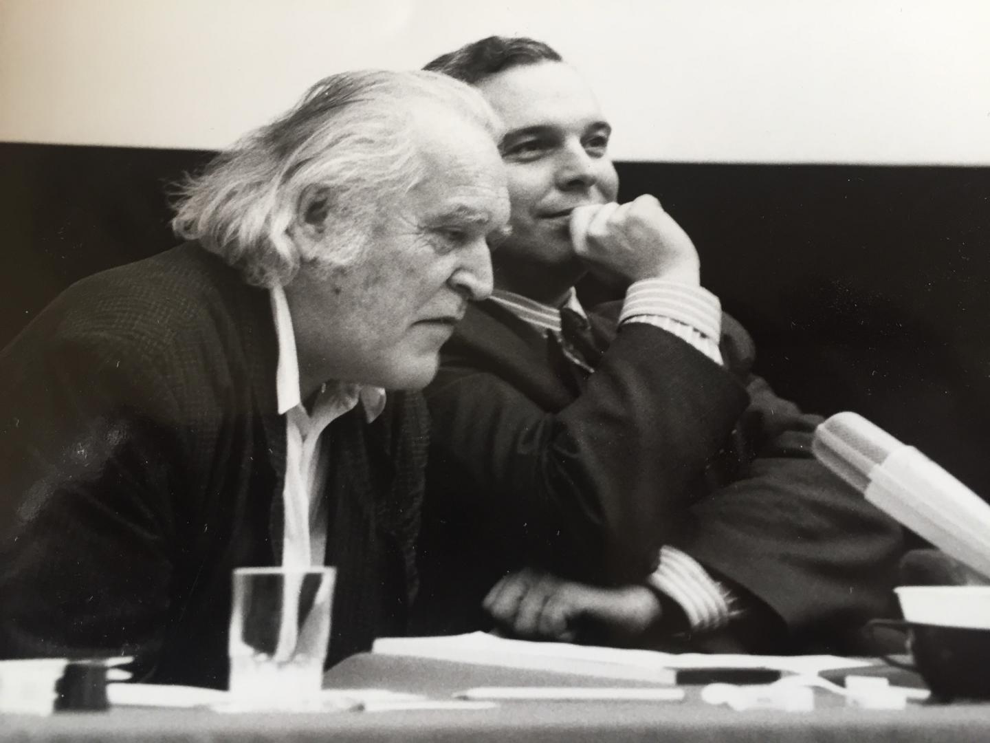 Denys Zacharopoulos avec l'artiste Mario Merz, UNI II Genève 1985 - ©Egon von Fürstenberg 