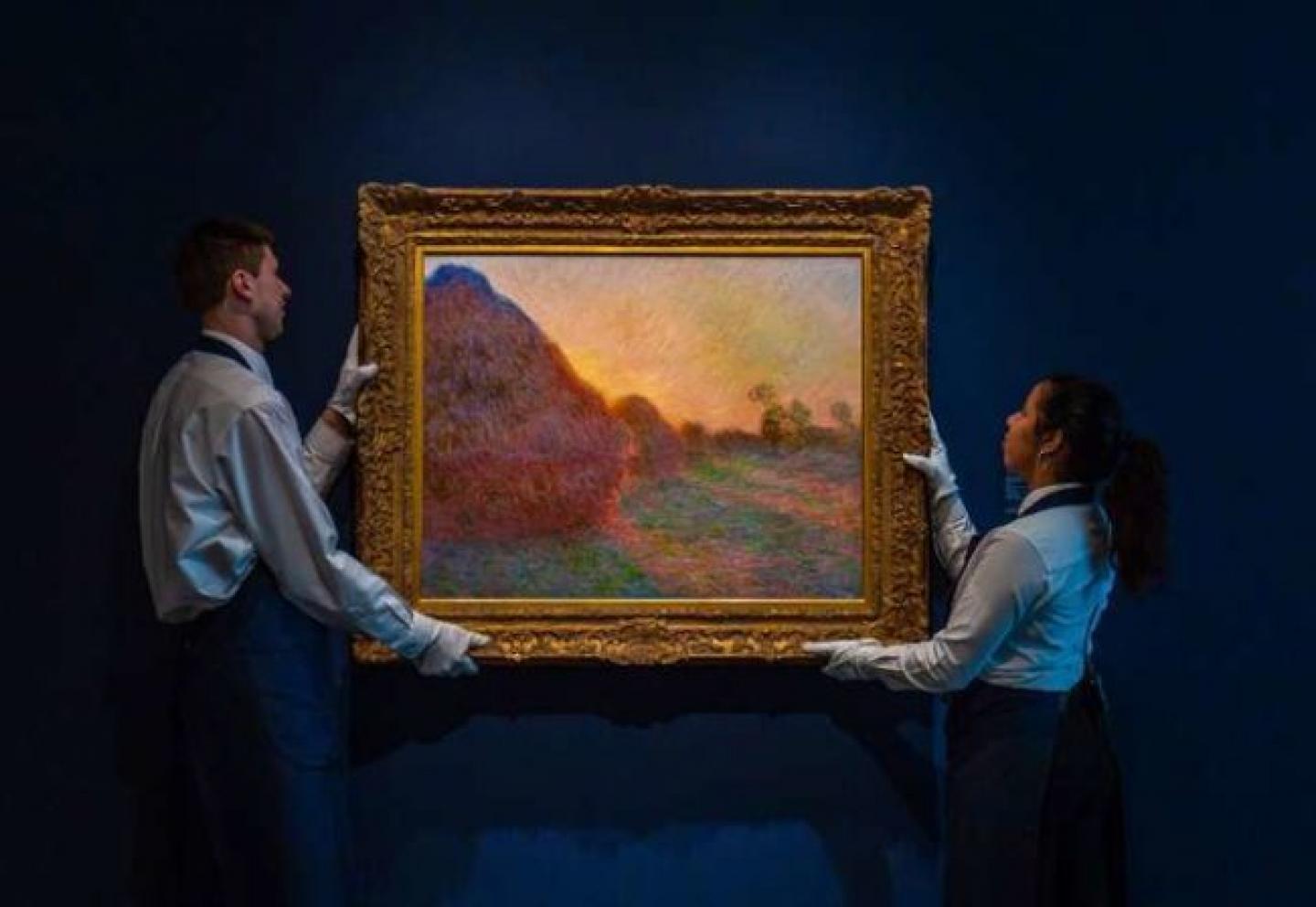 Le Monet présenté avec des gants, bien sûr, chez Sotheby's  ©AP
