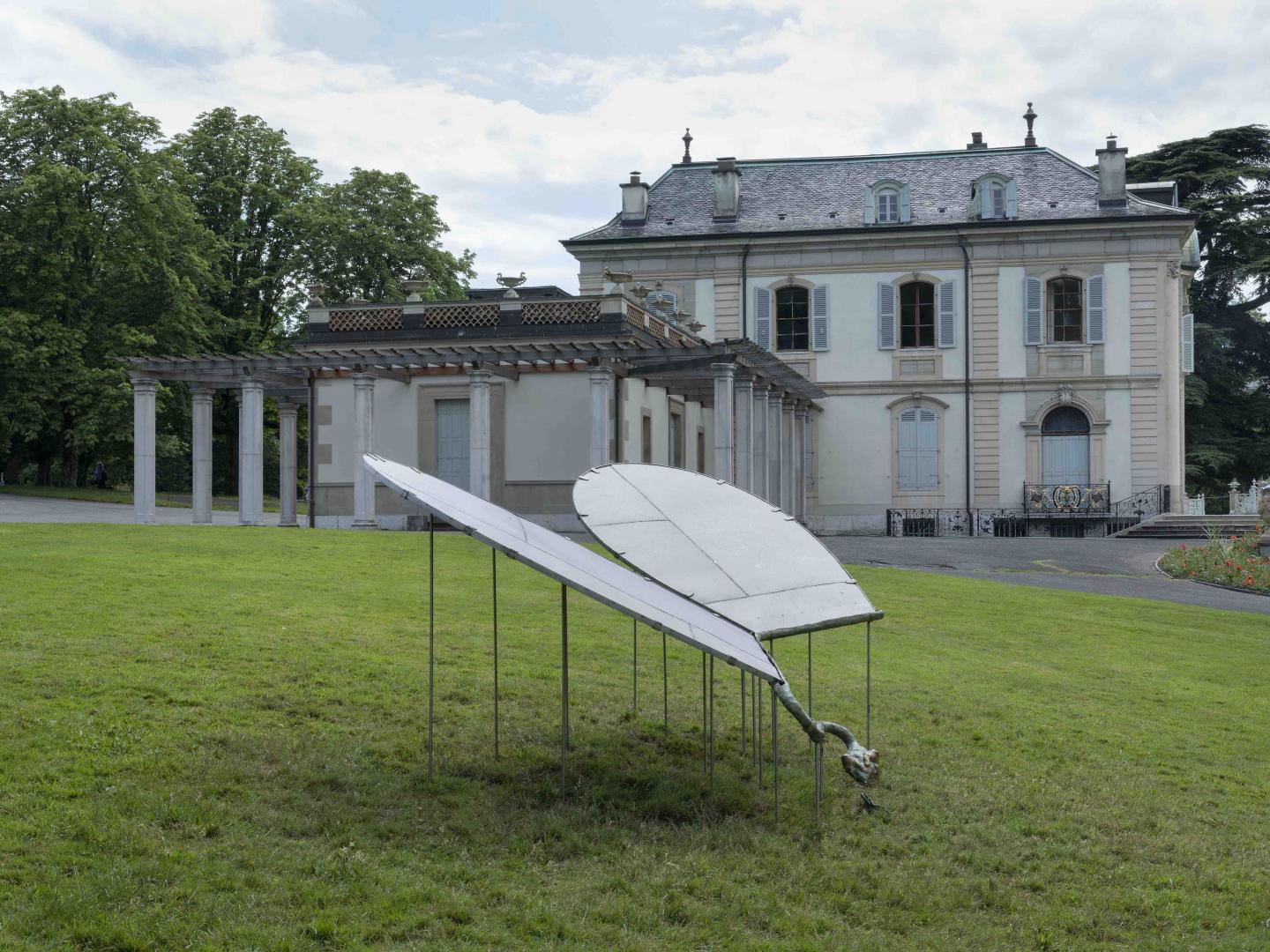 Lou Masduraud, MOM (Moon Cycle Dew Fountain), 2020, Photo Julien Gremaud